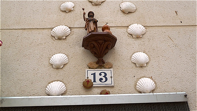 Santiago (Heiliger Jakobus) mit Jakobsmuscheln