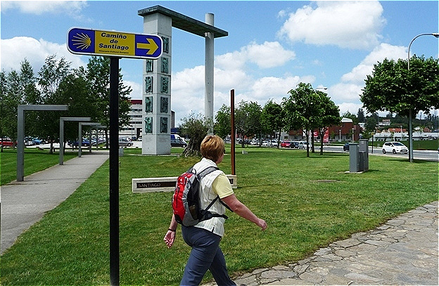 Wir folgen den Wegweisern
durch die Vorstadt