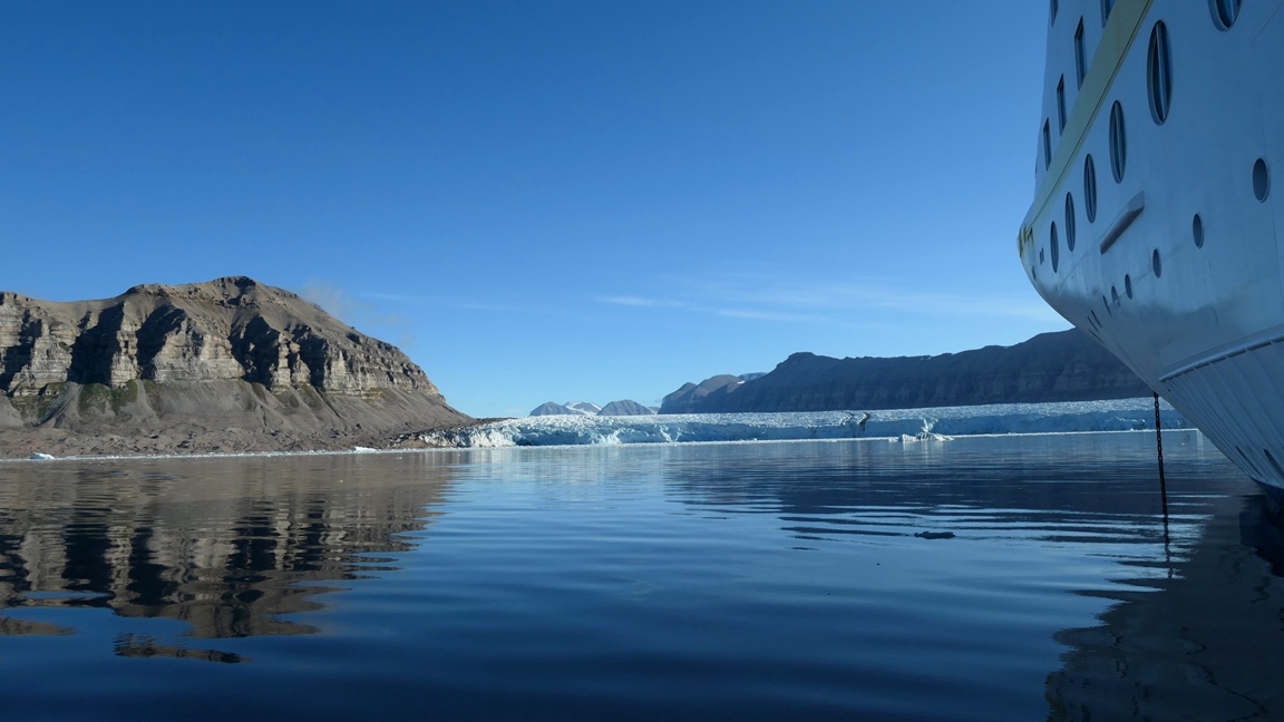 Wir besteigen das Zodiakboot
