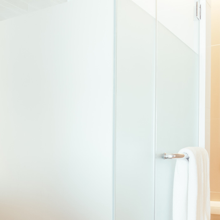 <div class="text-position slid-center">
<div class="slider-text-holder">
<h1>Zakaj izbrati nas?</h1>
<h3>Odlikujejo nas hitrost, dinamičnost in kakovost. Dolgoletna tradicija in kvaliteta izdelkov naj govorita zase.</h3>
</div>
</div>