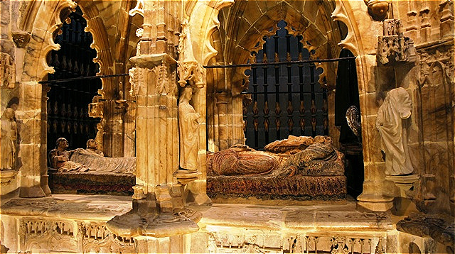 Alabastergrabmal Domingo Garcias genannt Santo Domingo de la Calzada. Stadtgründer Ende des 10. oder Anfang des 11. Jahrhunderts. Ihm wird das Hühnerwunder zugeschrieben !