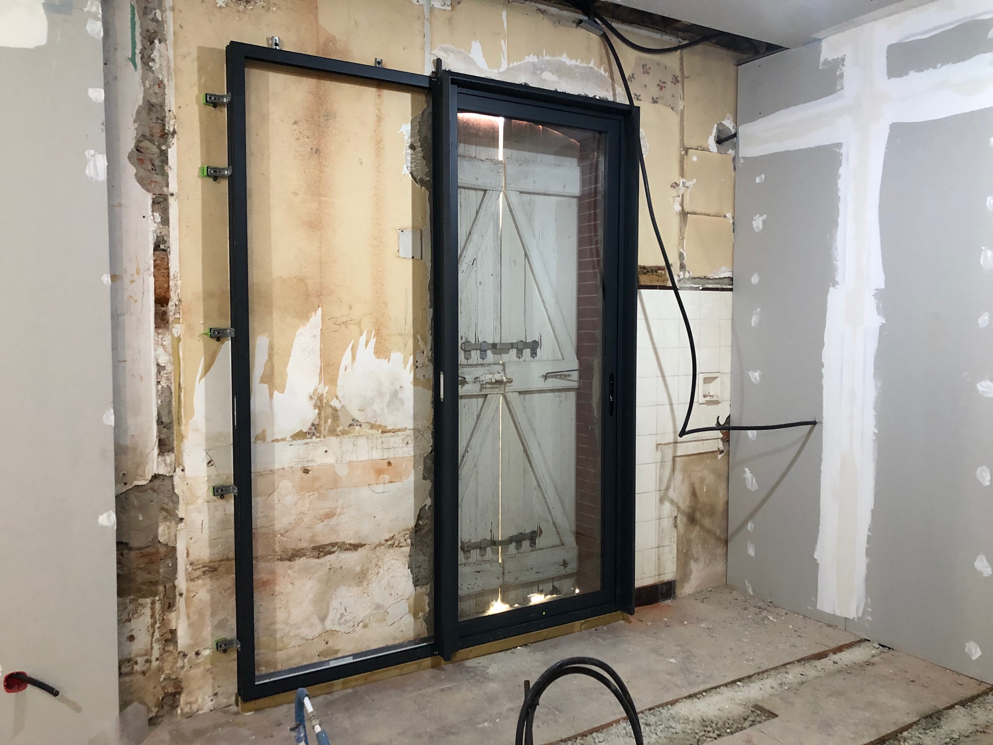 https://0501.nccdn.net/4_2/000/000/07a/dbb/Coulissant-a-galandage-aluminium-toulouse-fenetres-et-tendances.jpg
