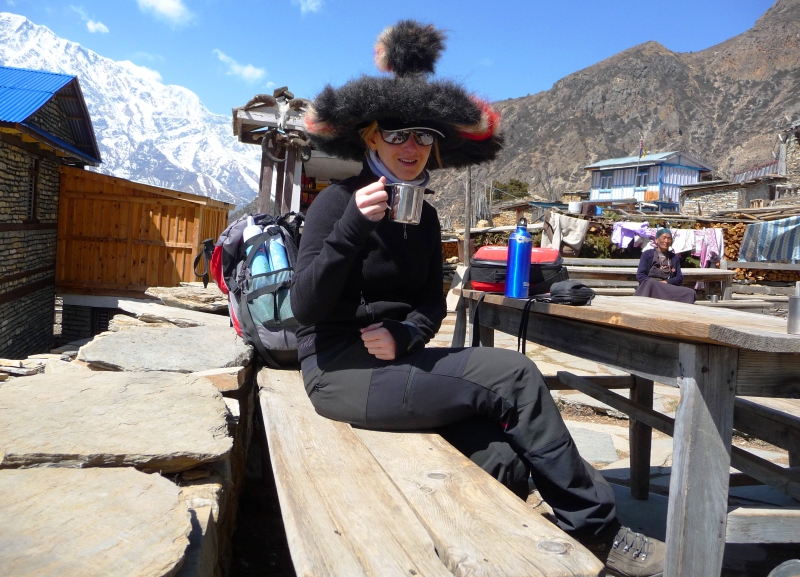 Heißer Tee tut gut
Tina mit Hirtenhut aus Yakfell