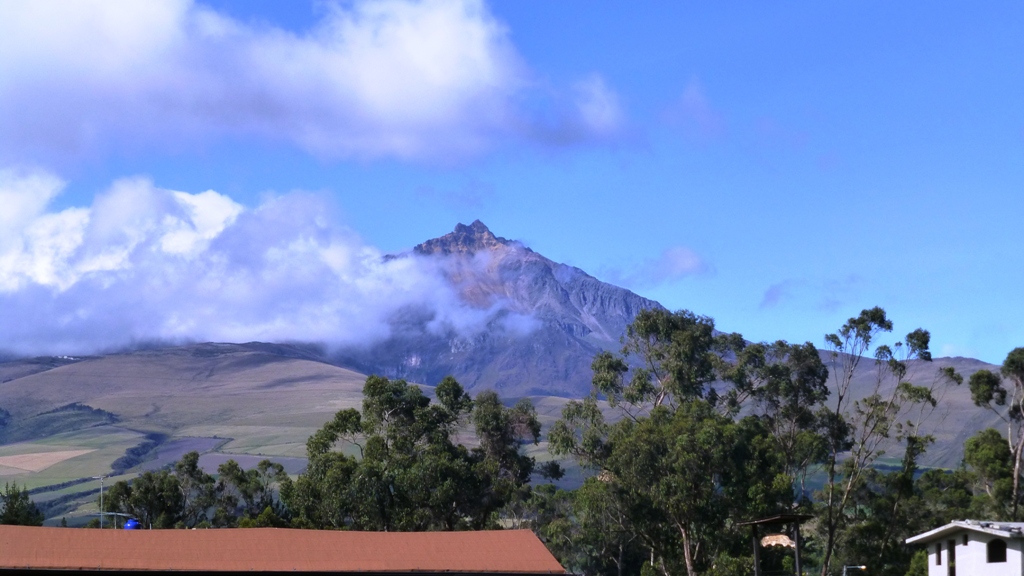Am Nachmittag grüßt der Illiniza Norte herüber
