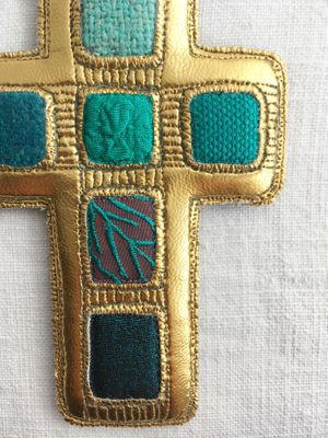 Croix murale moderne