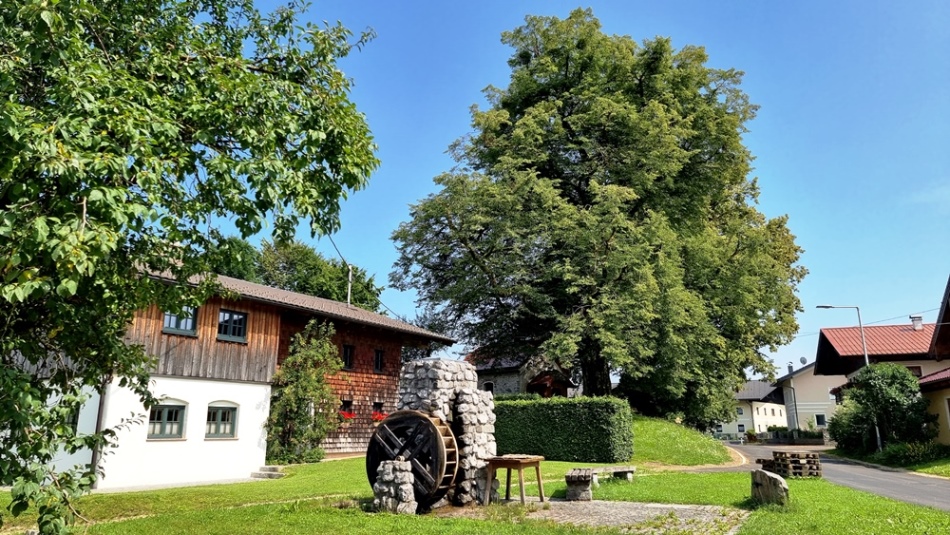 Zurück in unserer Gemeinde - Dorfplatz in Teichstätt