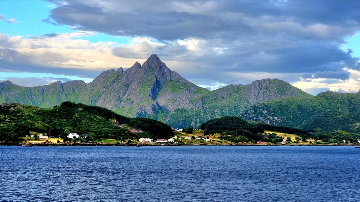 113 km langer gezackter Granit