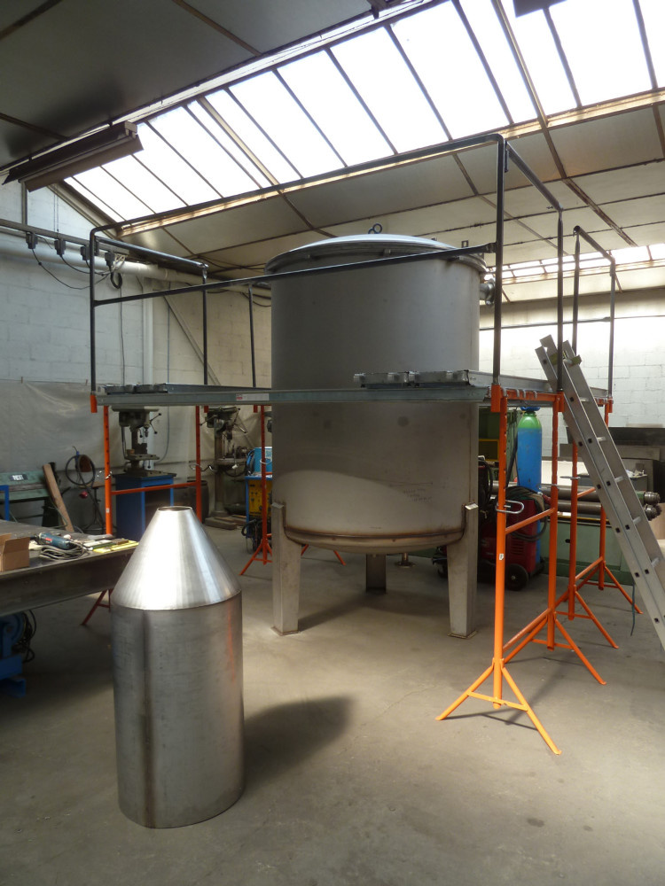 Distillateur EV4000 en cours de construction