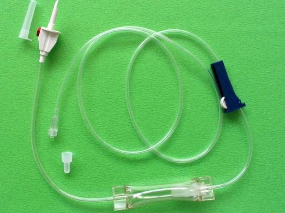 Sistem za tranfuzijo z mehkim kapalnikom