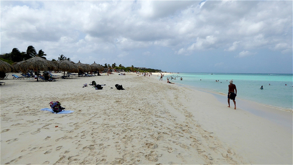 Weißer Sandstrand - "Eagle Beach"