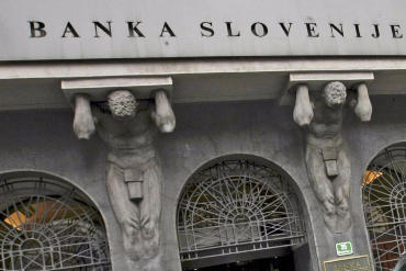 <h2 class="topTitle">Banka Slovenije</h2>
<font class="heading2">Banka Slovenije</font>
<font class="copyright"><i>Vir slike: </i><a link="" target="_blank" href="http://zurnal24.si/"><i>zurnal24.si/</i></a></font>