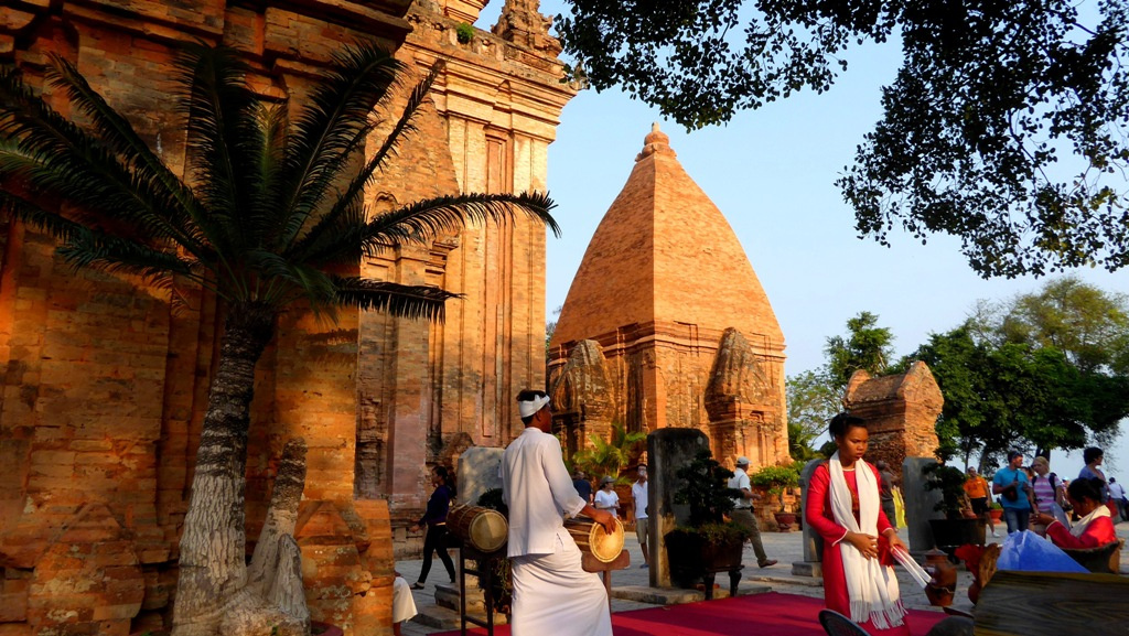 Im 9. Jahrhundert wurde die Tempelanlage erweitert und nach ihrer Zerstörung im 11. Jahrhundert wiederaufgebaut.