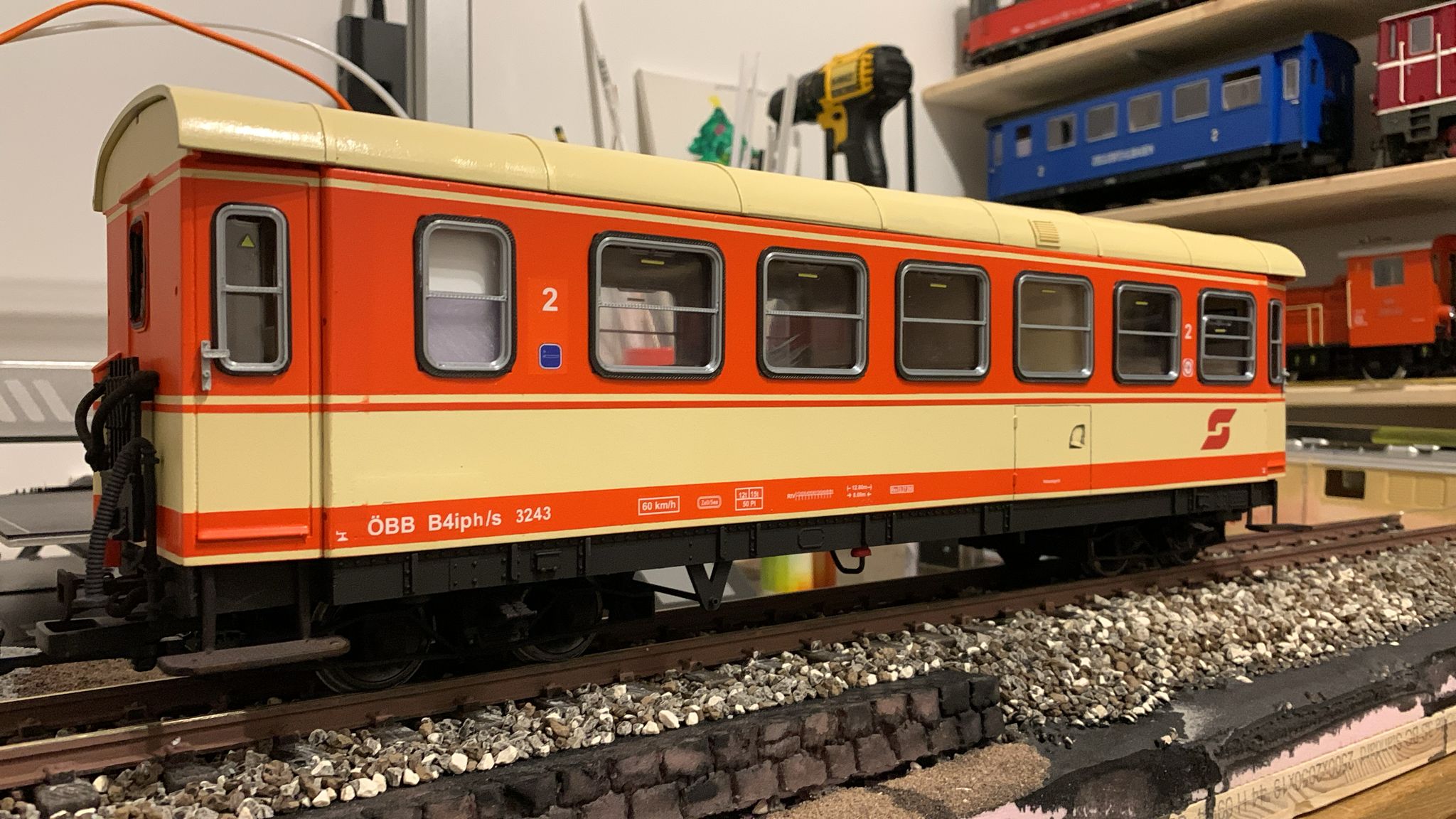 B4 LGB Tueradapter LiRe
Passend für alle B4 Waggon von LGB 3062, LGB 3064, LGB 33625,