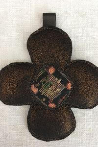 Pendentif croix original