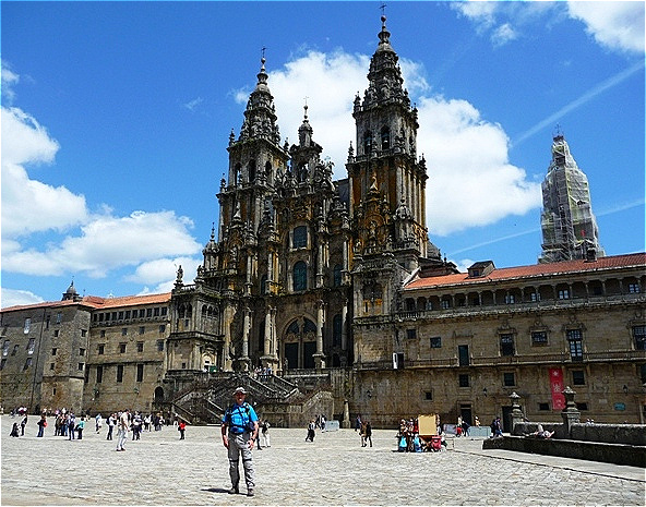 Vor der Kathedrale des Hl. Jakobus