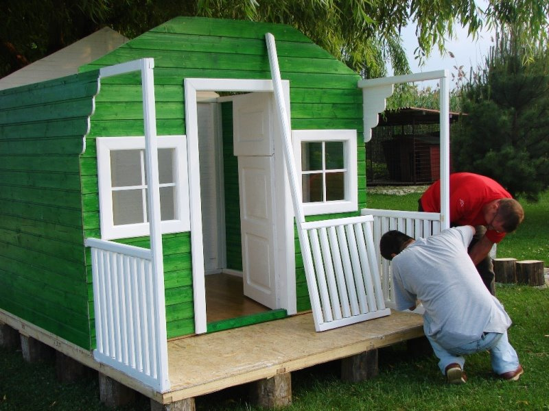 Căsuța în timpul montării