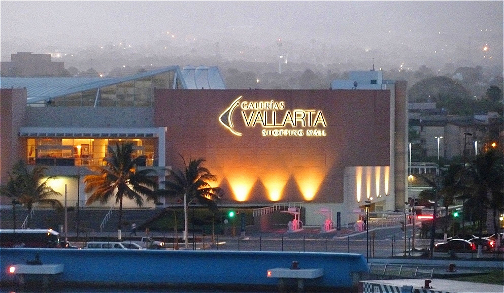 Morgendliches Anlegemanöver im Hafen von Purto Vallarta