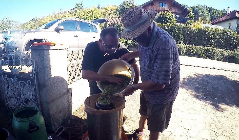 Einfüllen des Pressgutes