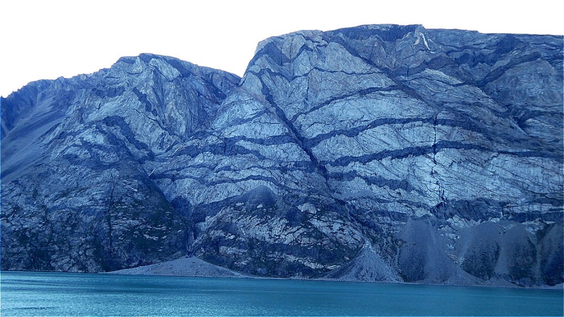 Gefüllte Lavaschlote im Urgestein !