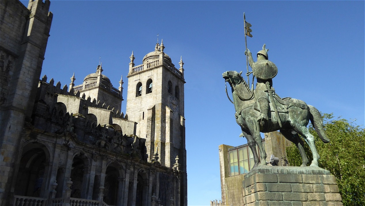Sie stammt aus der Zeit der Reconquista. Der Bau wurde Anfang des 12. Jahrhunderts im romanischen Stil begonnen.