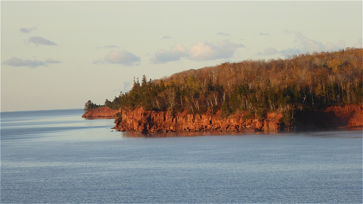 Die Küste in der Morgensonne