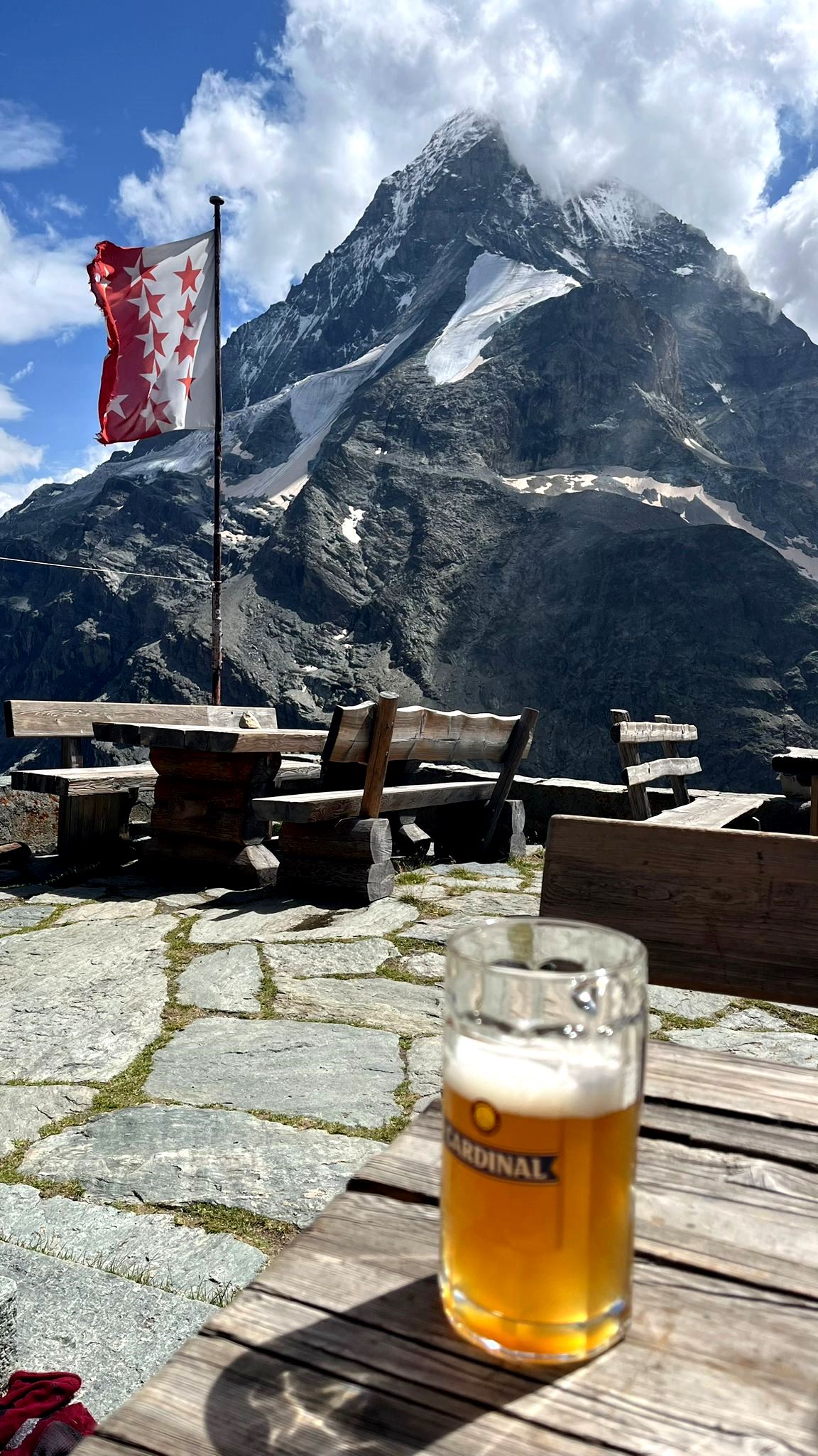 Relaxen vor der Hütte.