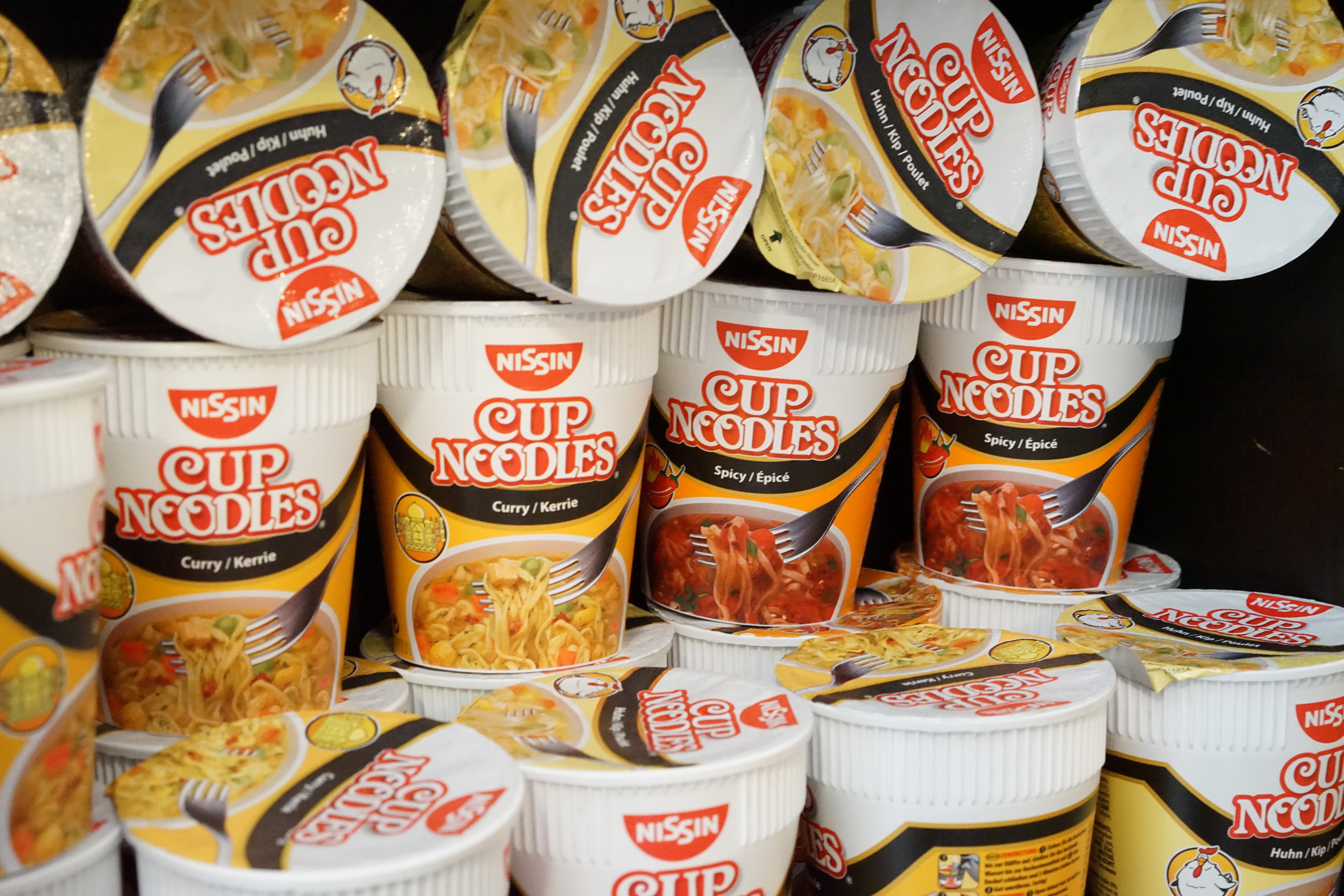 Die leckeren Cup Noodles von Nissin findet ihr bei uns auch.