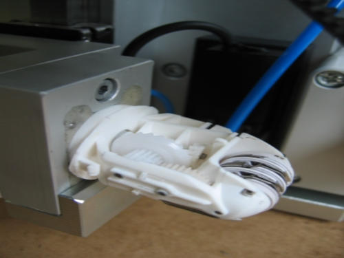 mazanje zobnikov brivnika med vrtenjem