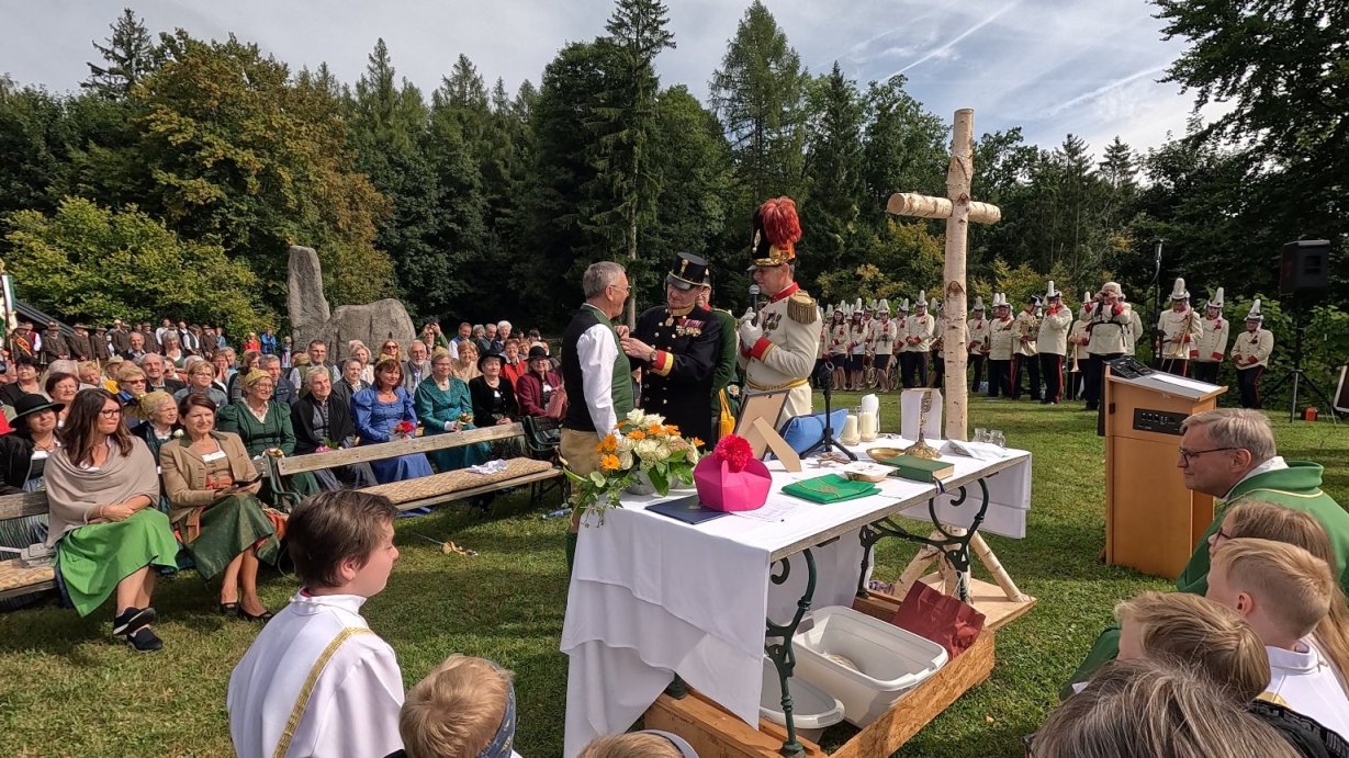 Verleihung des Ehrenkreuzes in Gold