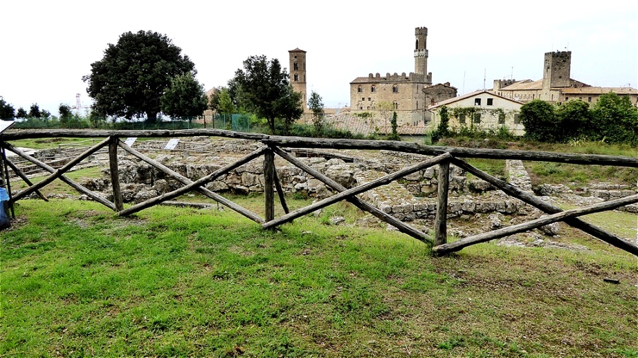 Der " Parco Archeologico" mit Mauerresten aus der Zeit der Etrusker