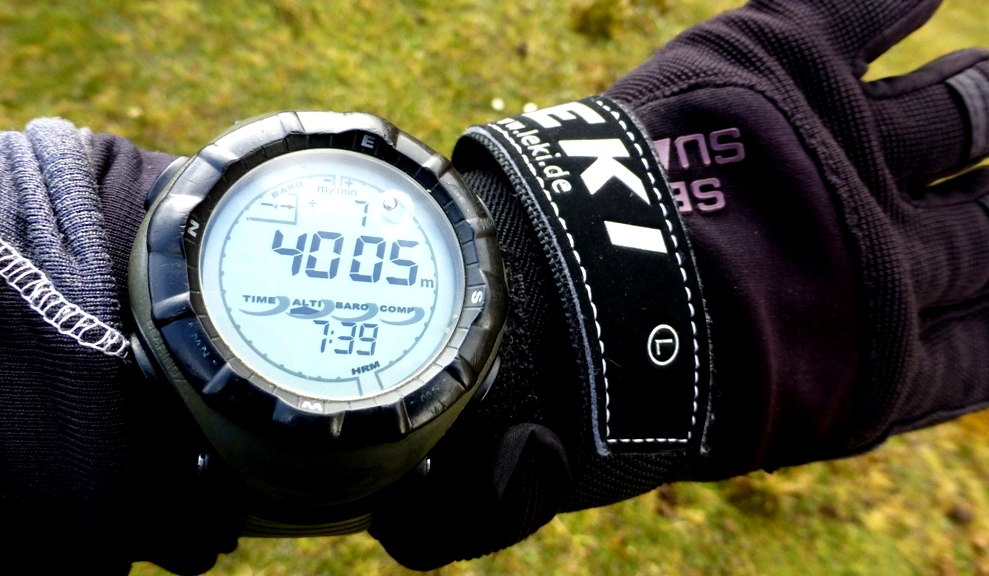 Der Weg führt entlang der 4.000 m - Marke