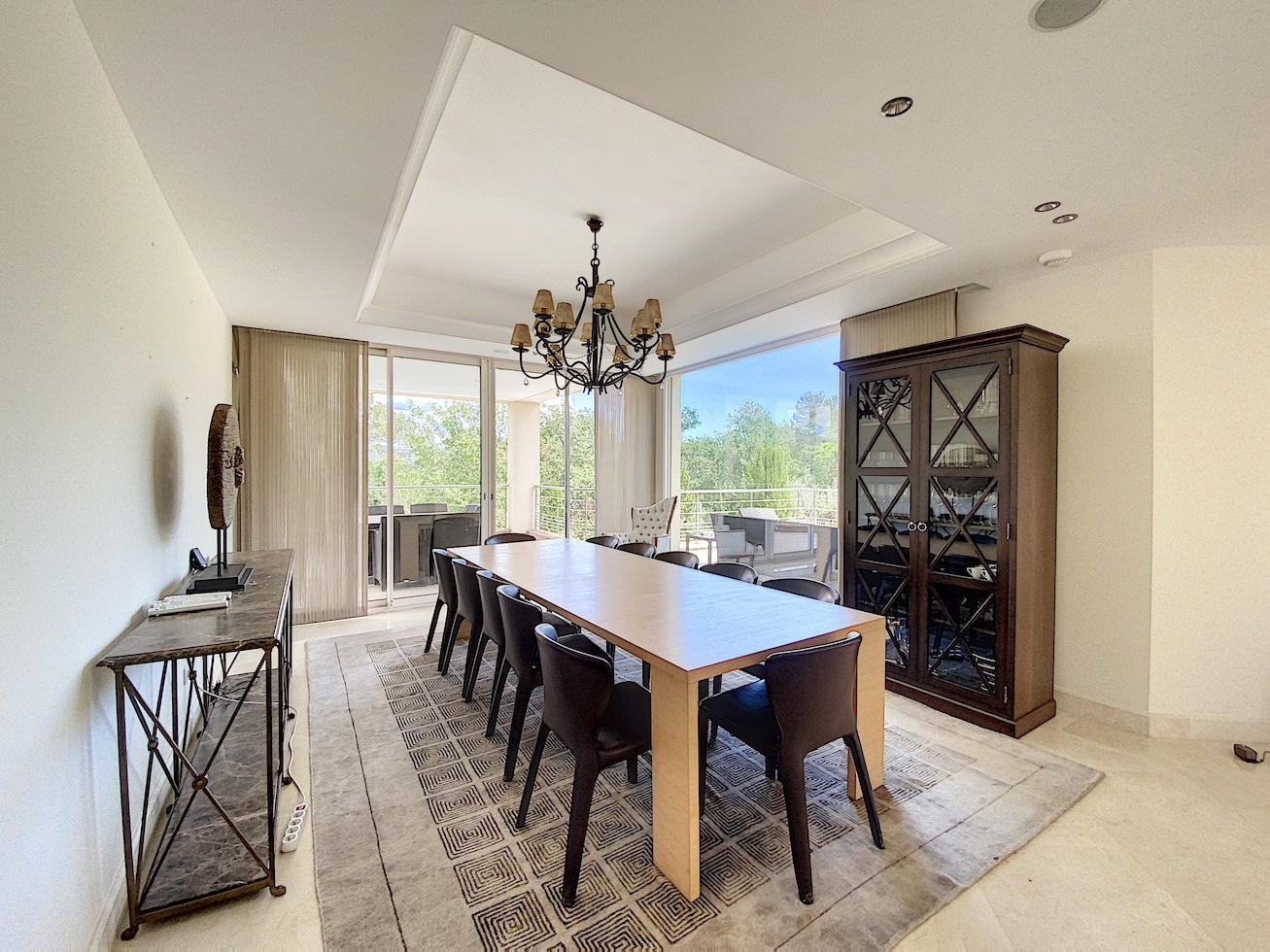 https://0501.nccdn.net/4_2/000/000/082/8ea/Terre-Blanche-property-SH05.jpg