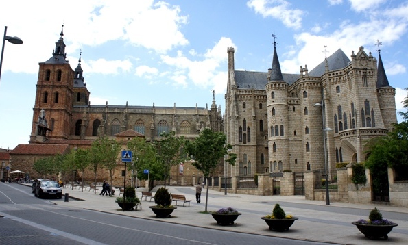 Die Kathedrale Santa Maria und der Bischofspalast