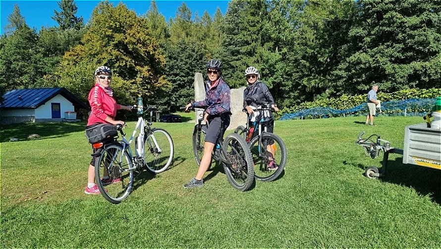24. September 2021  Bikerinnen-Besuch bei der Netzabnahme
