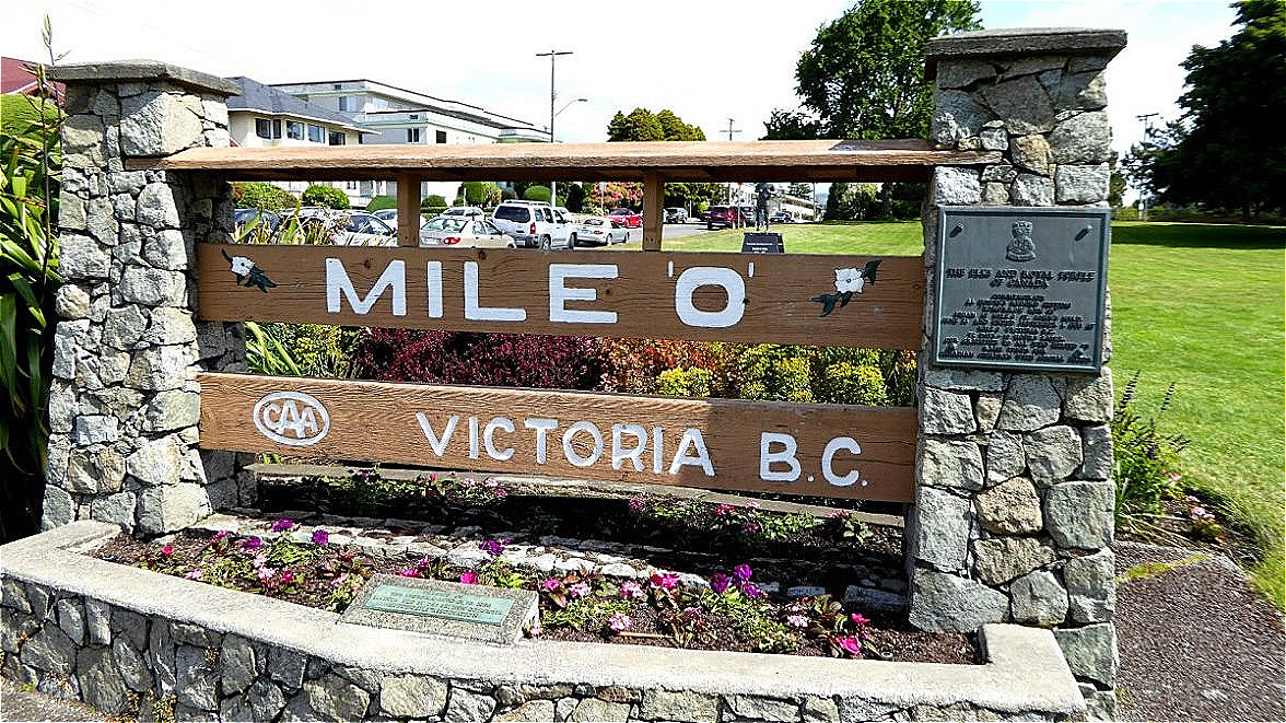 "Mile Zero" Monument - Westliches Ende des Trans Canada Highway - Südroute