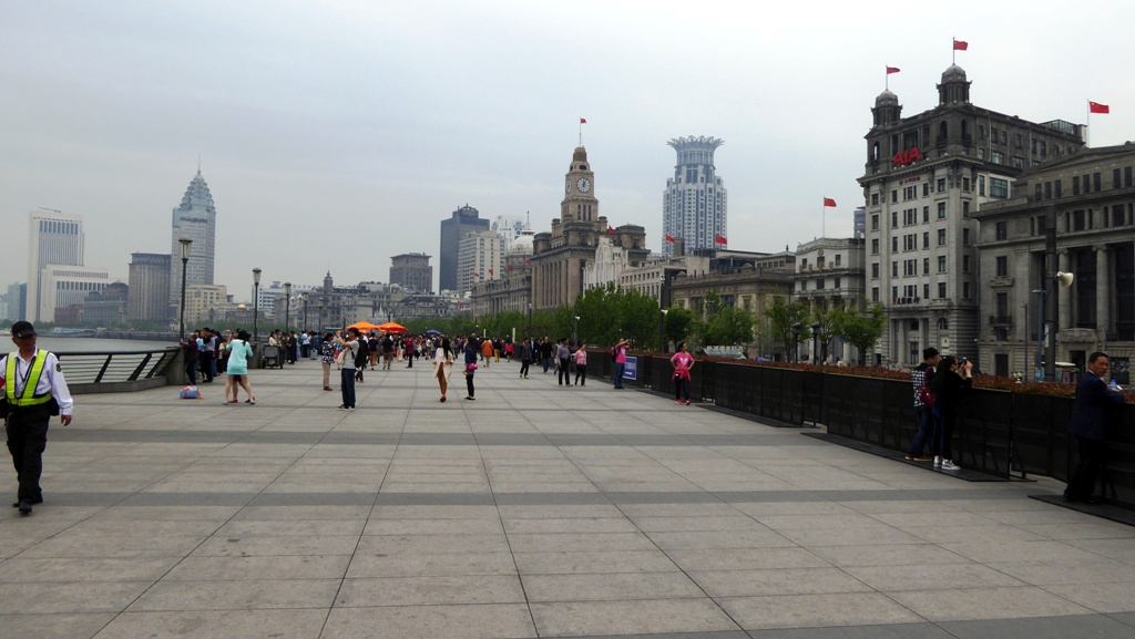 "The Bund" Fußgängerpromenade entlang des Huangpu