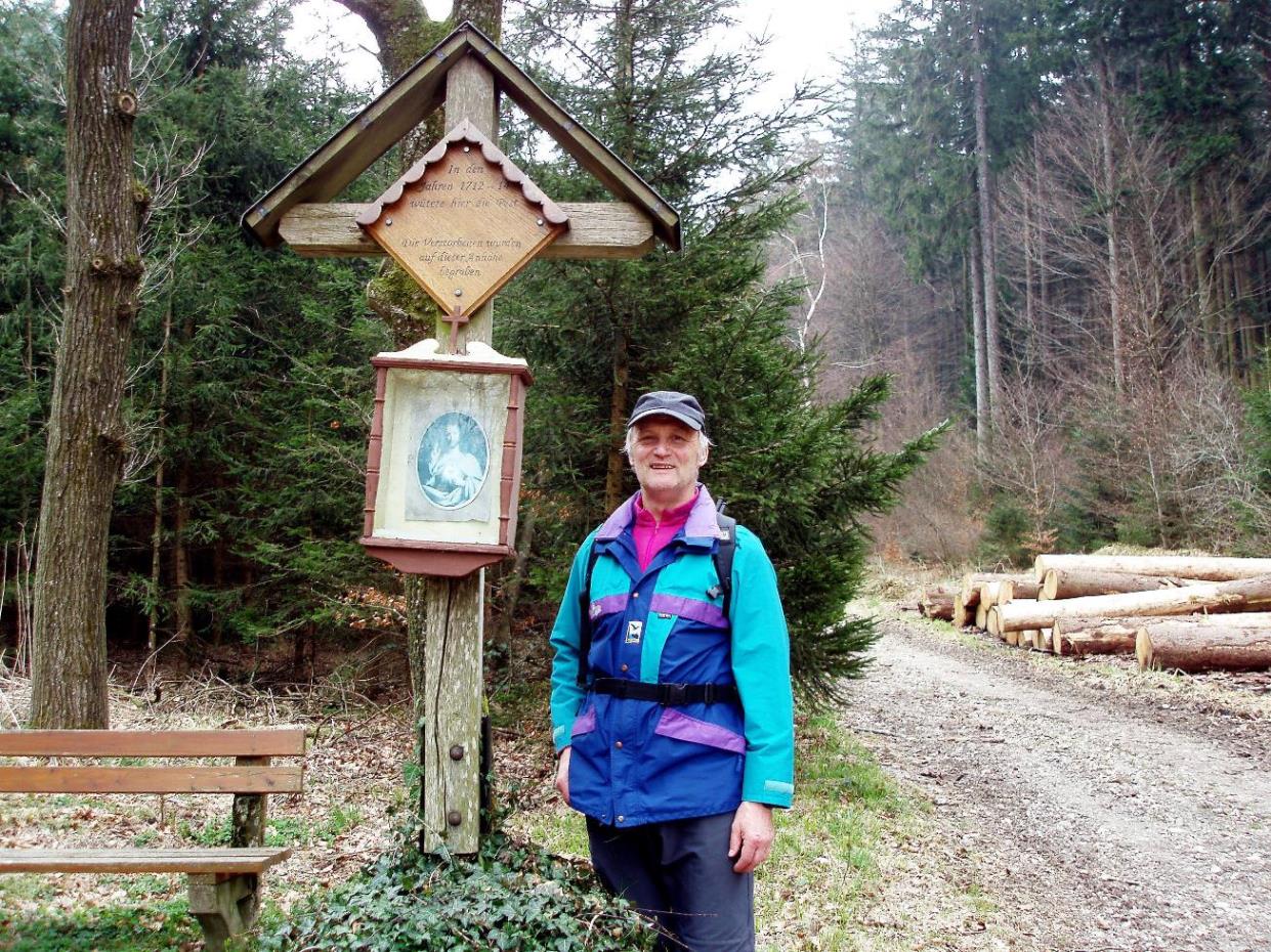 Munderfing - Pestkreuz am Waldrand in Lichteneck