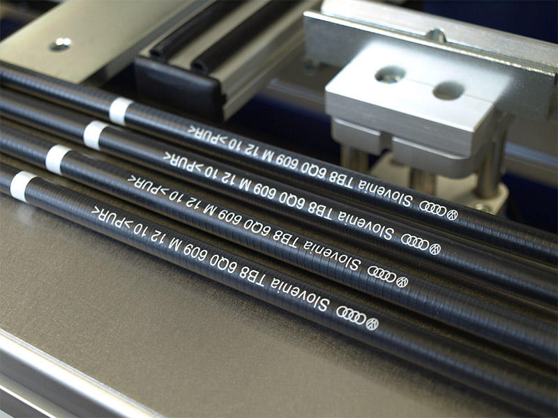 Obe operaciji tiskanja (krožni in klasični tampo tisk) se izvedeta v enem ciklu.