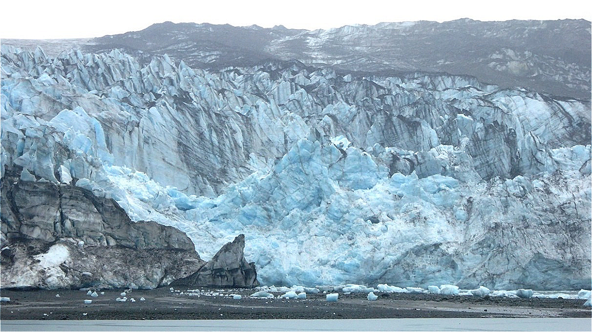 Das Alteis erkennt man an der blauen Färbung !