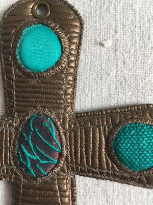 Croix murale décorative moderne