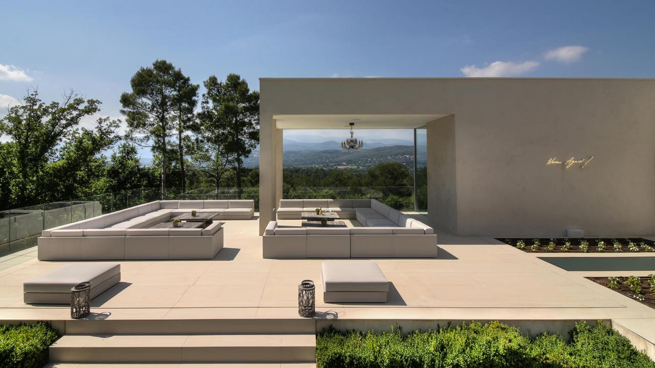 https://0501.nccdn.net/4_2/000/000/085/3be/Terre-Blanche-Villa-Location-H14.jpg