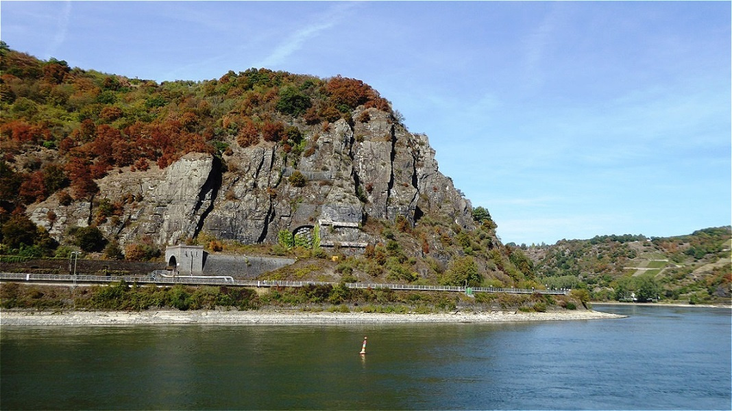 Wir nähern uns der "Loreley"
