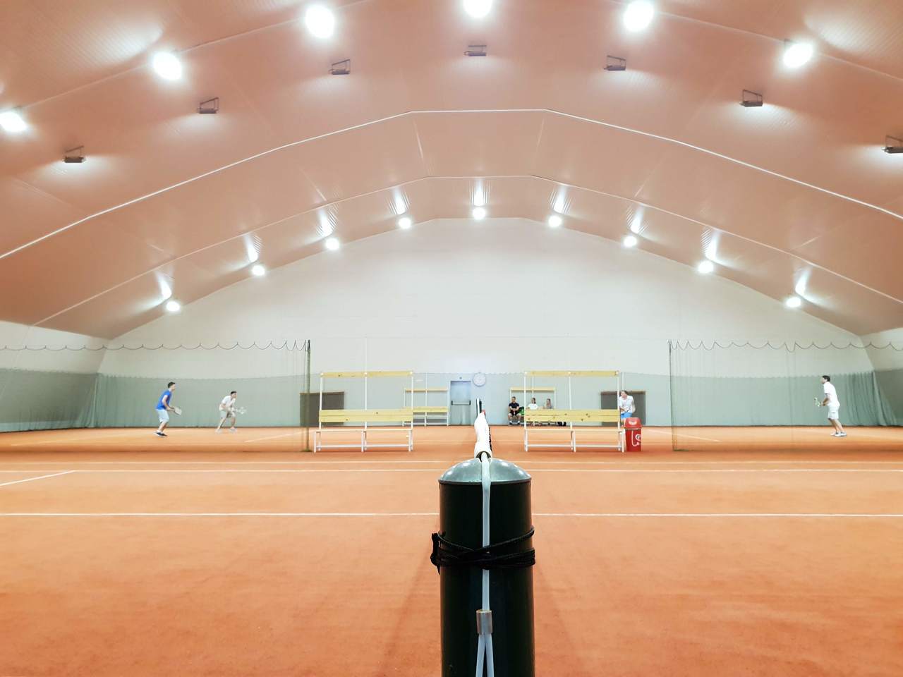 Tenis igrišče v dvorani