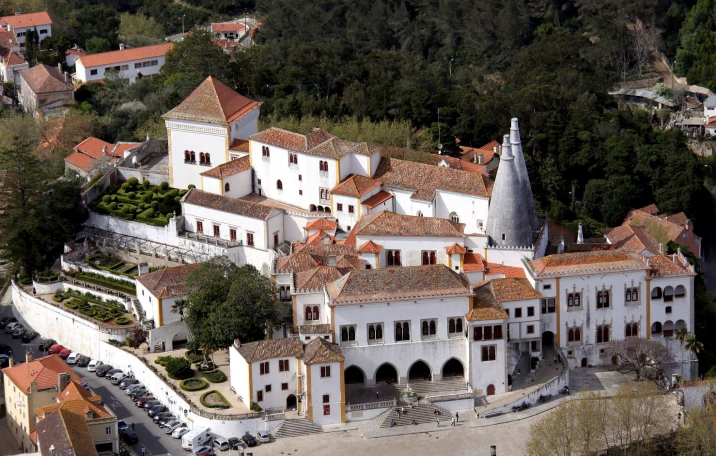 Der Nationalpalast von Sintra wurde im maurischen und manuelinischen Stil erbaut.