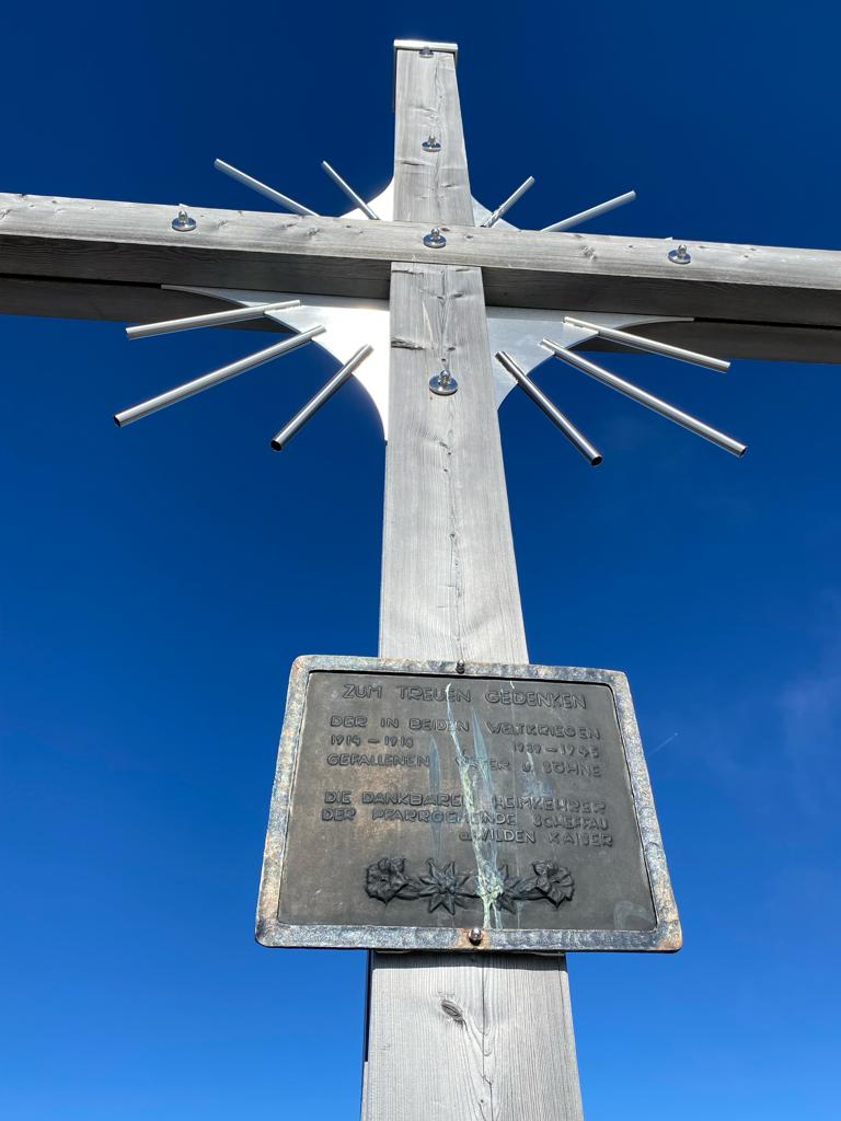 Imposantes Gipfelkreuz