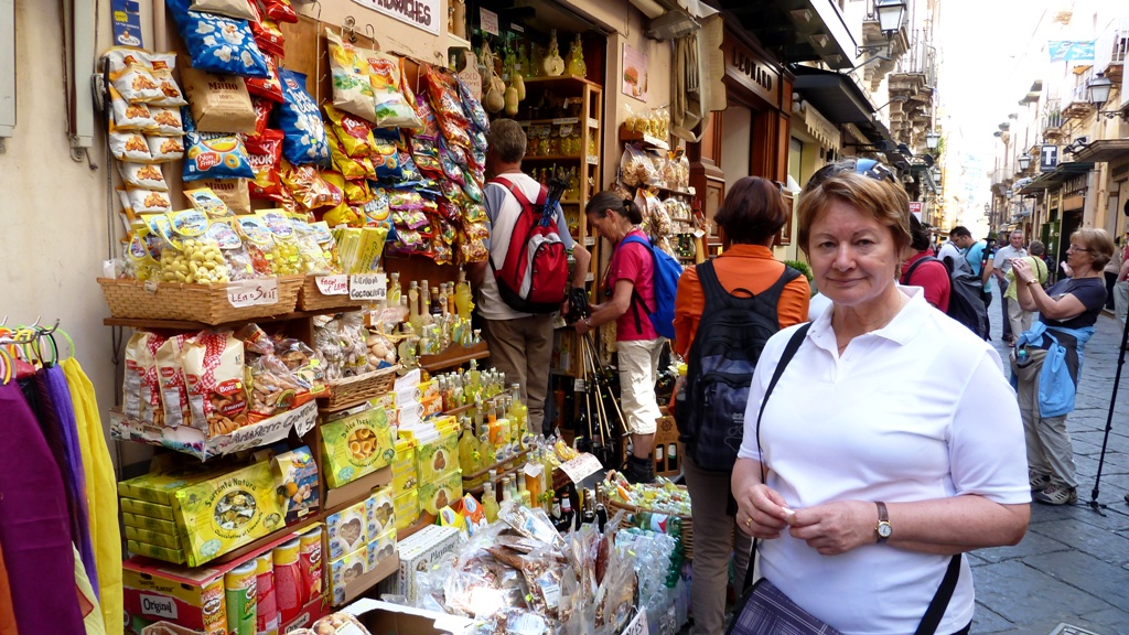 Wir besuchen den Laden der Eltern unseres italienischen Wanderführers