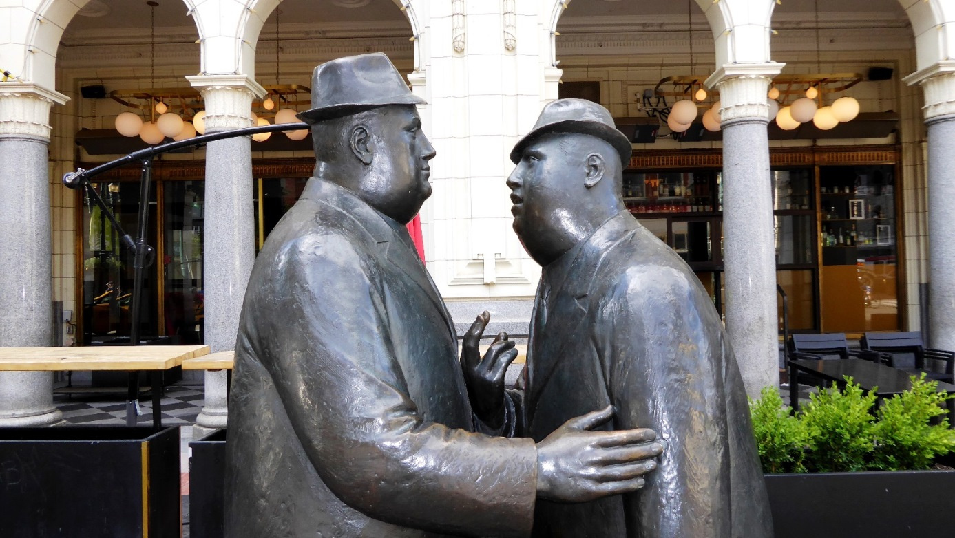 Conversation Sculpture - "Das tägliche Gespräch" - wovon sie wohl reden ?