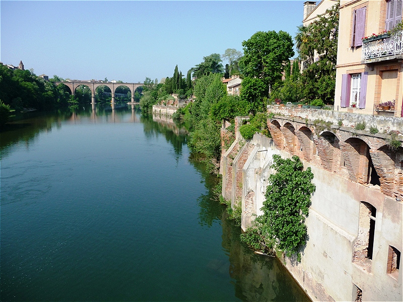 Der Fluss Tarn
Albi liegt rund 80 Kilometer nordöstlich von Toulouse in der Mitte Südfrankreichs
