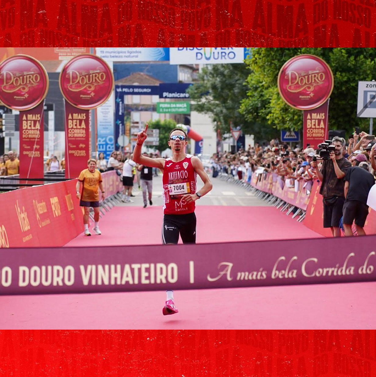 O nosso Bernardo Rocha venceu esta manhã 
a Meia Maratona do Douro Vinhateiro!
Parabéns Bernardo!! 