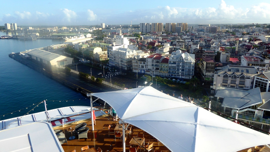 Freiluft-Frühstücksplatz auf dem "Brise"-Deck